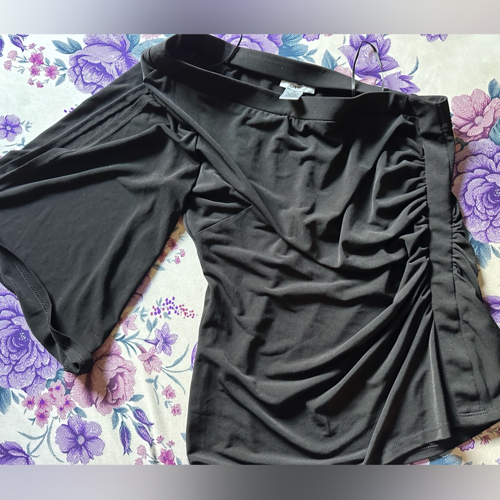 Cache blouse shoulder off .